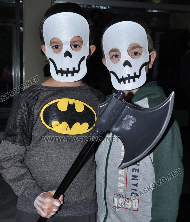 Вещици и вампири нахлуха в Младежкия