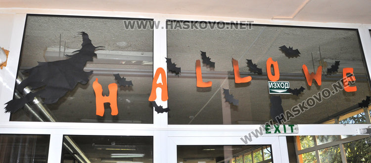 Езиковата подпомага лечението на Дани с хелоуин базар