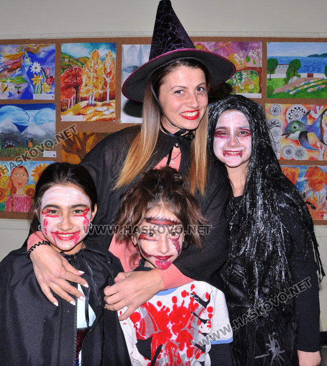 Вещици и вампири нахлуха в Младежкия