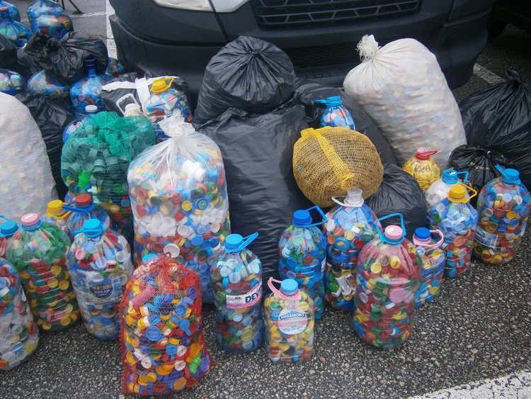 Десетки чували капачки за закупуване на кувьоз събраха смолянчани