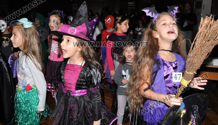 Вещици и вампири нахлуха в Младежкия