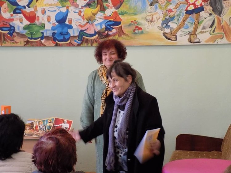 В Дебърското читалище наградиха свои дарители по случай Деня на Народните будители