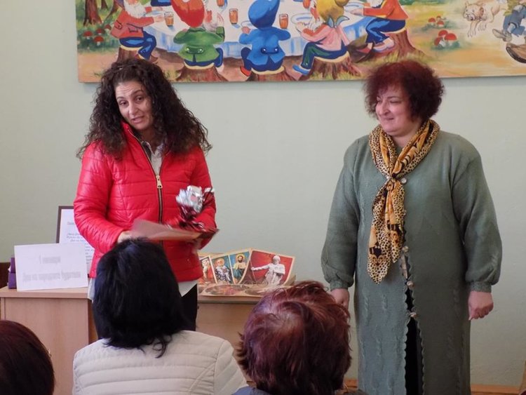 В Дебърското читалище наградиха свои дарители по случай Деня на Народните будители