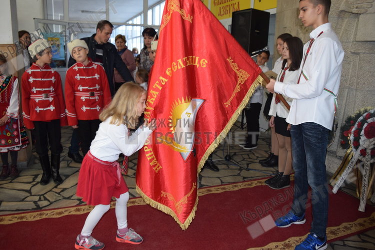 Първокласниците на ОУ“Св.св.Кирил и Методий“положиха клетва пред народните будители