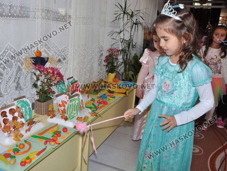 Таралежи и охлюви превърнаха забавачка в есенна гора