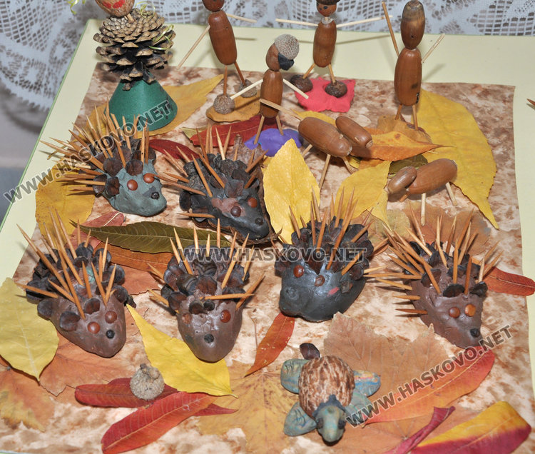 Таралежи и охлюви превърнаха забавачка в есенна гора