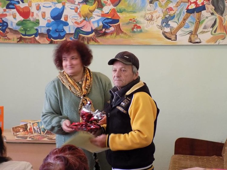 В Дебърското читалище наградиха свои дарители по случай Деня на Народните будители