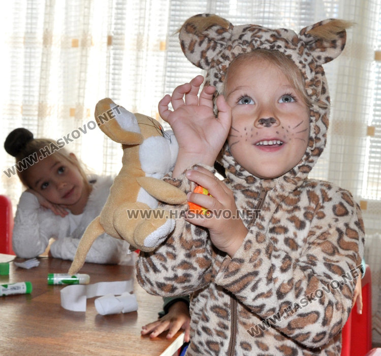 Таралежи и охлюви превърнаха забавачка в есенна гора