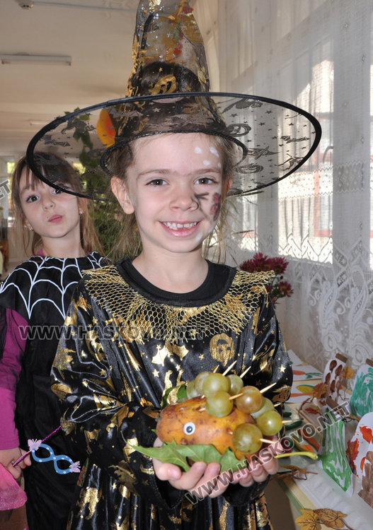 Таралежи и охлюви превърнаха забавачка в есенна гора