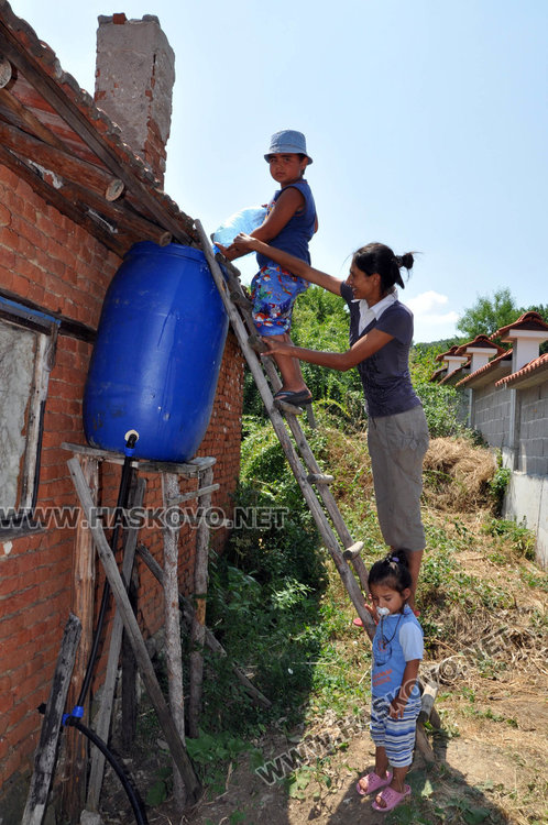 След десетилетия безводие Маслиново ще дочака вода в къщите, довършват водопровода