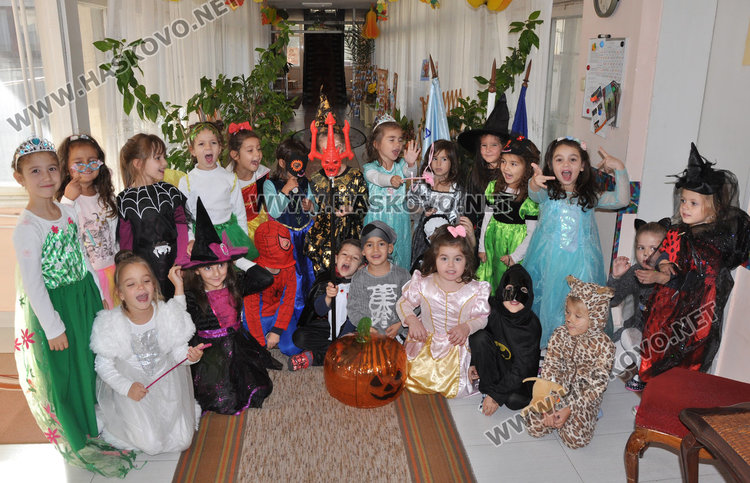 Таралежи и охлюви превърнаха забавачка в есенна гора