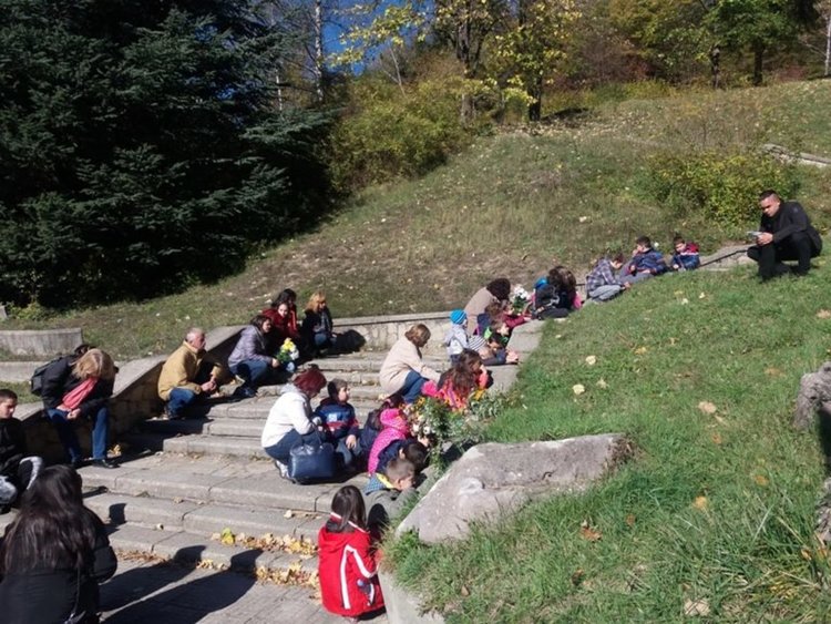 Деца учиха в килийното училище в Деня на народните будители, всички училища в Смолян и областта почетоха празника