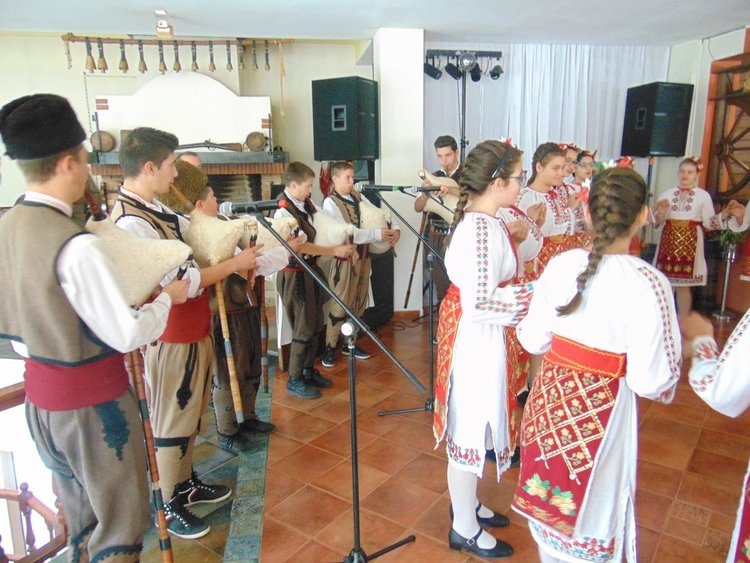 Гайдари свириха в Девин