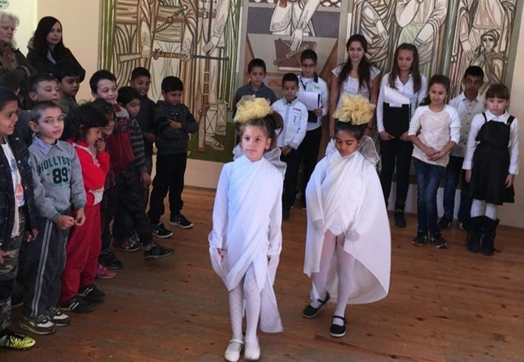 Почетоха народните будители в училището в Крепост