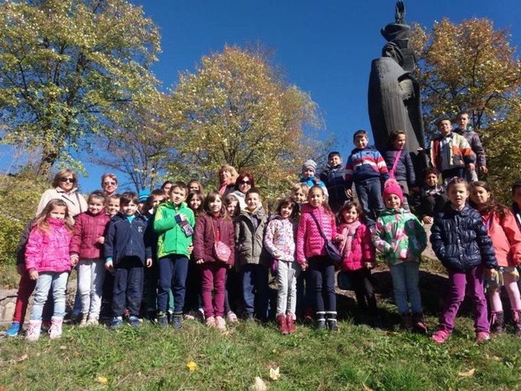 Паметникът на Отец Паисий в центъра на Смолян