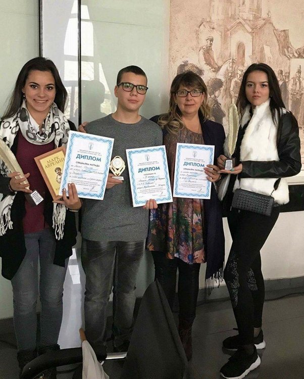 „Стоян Михайловски“ отличи журналистите на „Славейков“, Анелия с една от най-големите награди