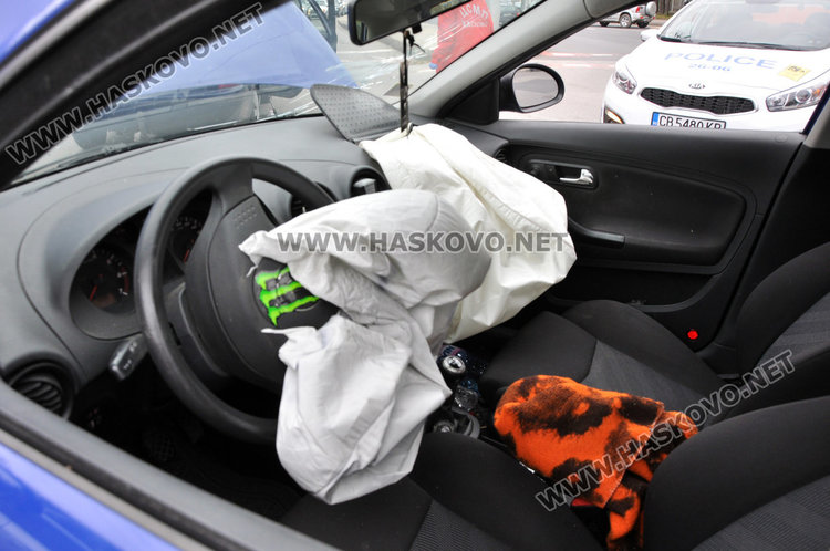 83-годишен шофьор засече младок до Цигарената и обърна колата си