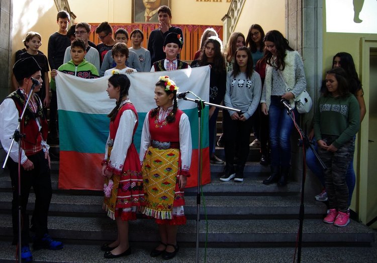 Вазовци с тържествена програма за Деня на будителите