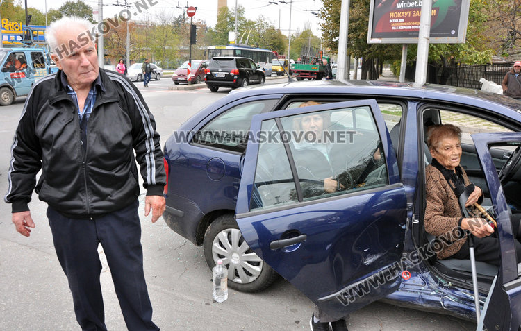 83-годишен шофьор засече младок до Цигарената и обърна колата си