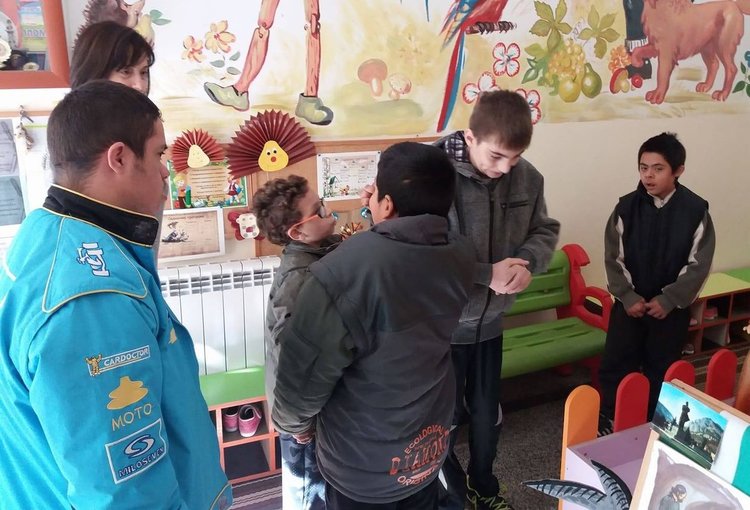 Дневният център за деца с увреждания гостува в градина "Роза"