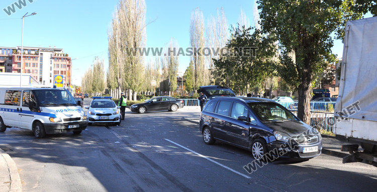 Мерцедес се разби в Опел на „Лебеда“