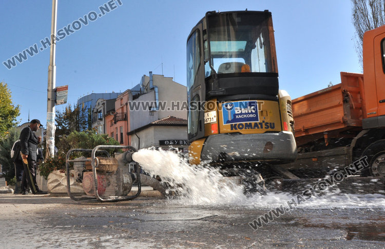 Част от центъра без вода заради авария до общината