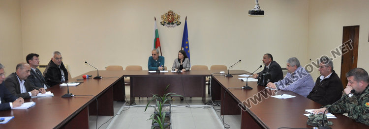 3 тежки машини, моторна шейна и техника с термовизия ще помагат в преспите