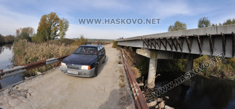След десетилетия чакане довършват моста за Любеново, баби си бранят стария