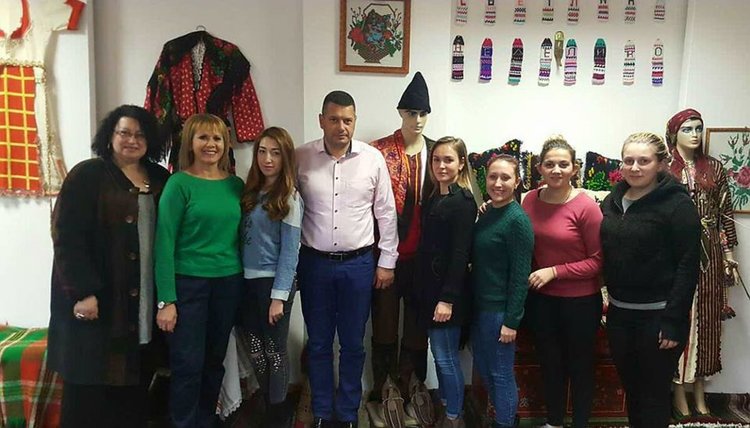 Студенти по народно пеене учат неделински диалект