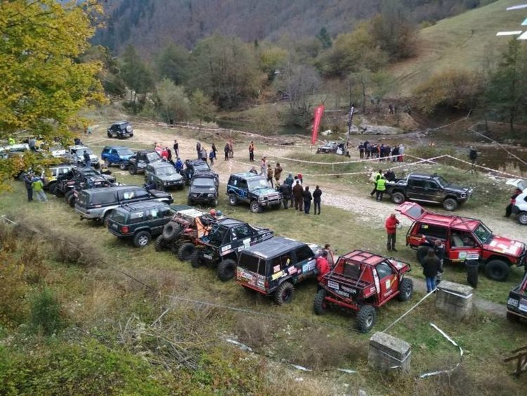 42 екипажа в битка в зрелищното авто шоу "Смилян и приятели" 4х4