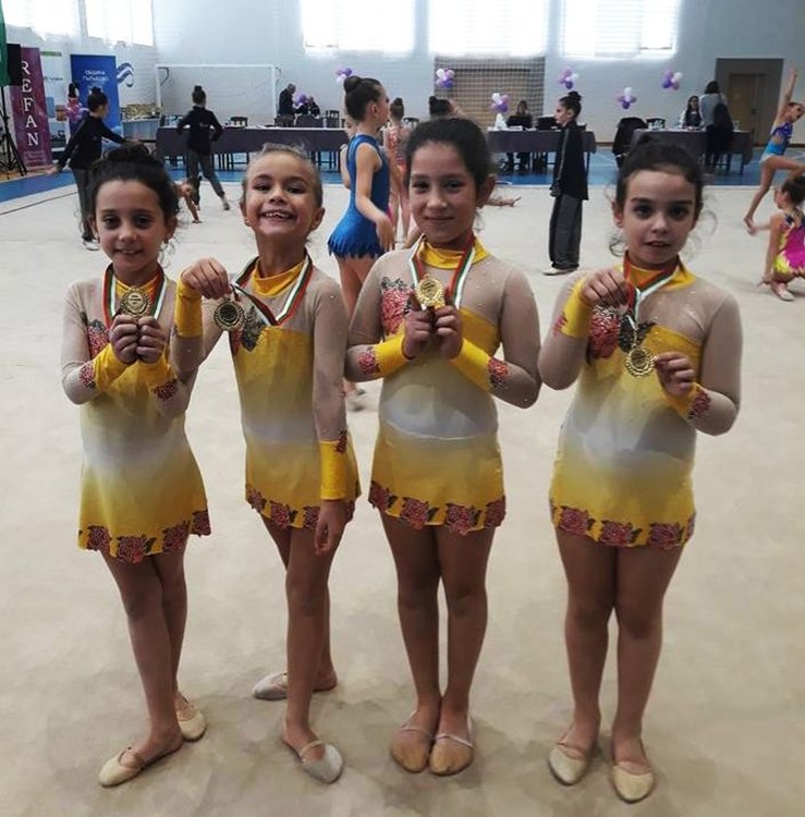 Медали за гимнастичките от "Афродита" от турнир в Гълъбово