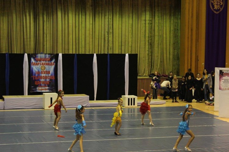  Децата от школата по танци се включиха в Балканската спартакиада във Велико Търново