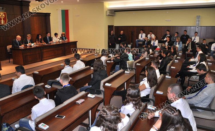  Съдии и прокурори четат лекции на ученици от Царската гимназия