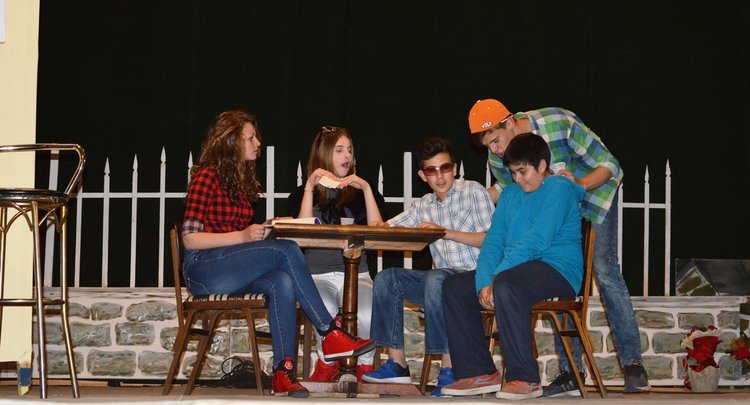 Младежки театър "Ирис" в Райково изненада читалището в Перущица за 155 години юбилей