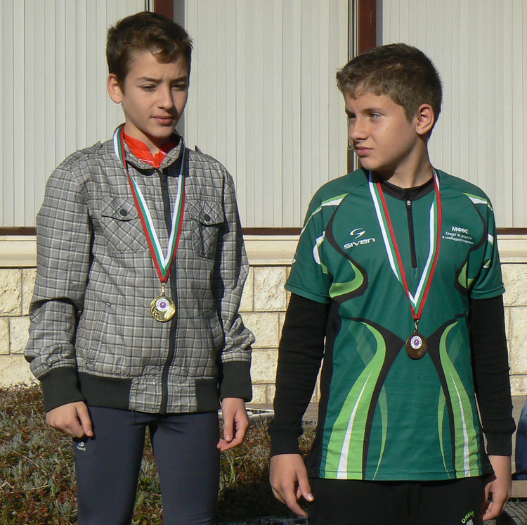 8 медала и купа за трето място за ориентировачите на „Компас 1994”