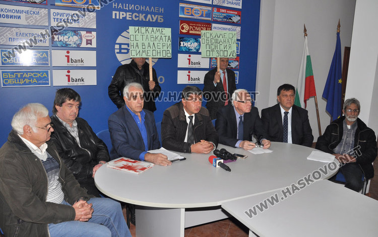 От Хасково поискаха оставката на Валери Симеонов, разследвали го за връзки с терористи