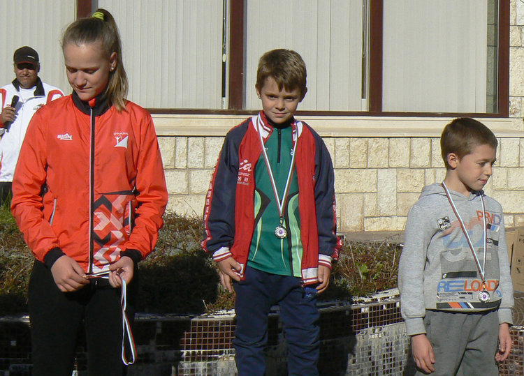 8 медала и купа за трето място за ориентировачите на „Компас 1994”