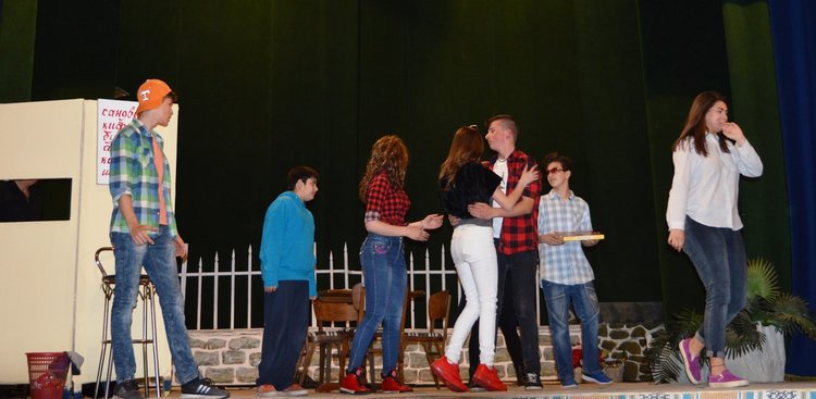 Младежки театър "Ирис" в Райково изненада читалището в Перущица за 155 години юбилей