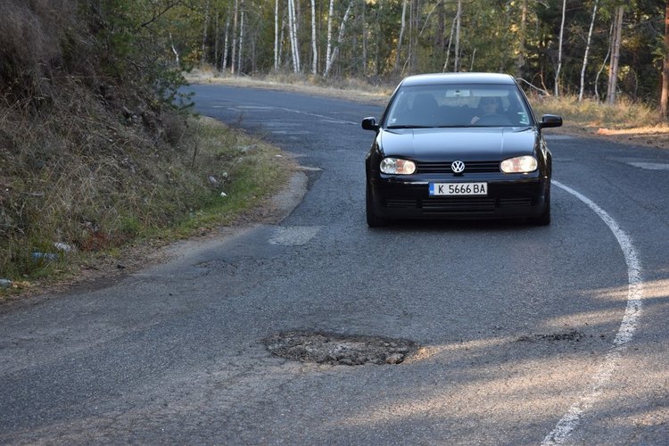 Пътят Кърджали и Ардино е осеян с дупки
