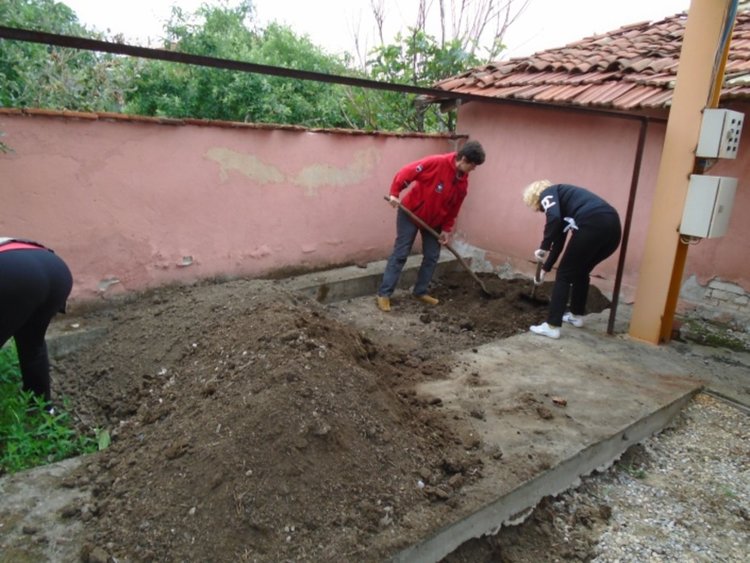 105 деца промениха двора на детската си градина