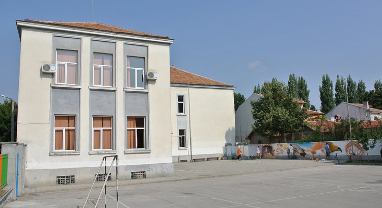 Списък помагала за пети клас: 24 лева за охрана