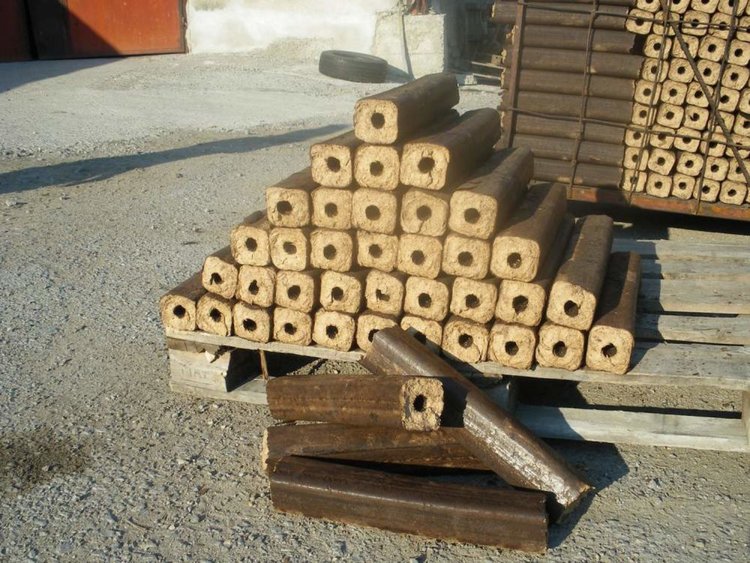 Засякоха кражба на ток в цех за производство на дървени брикети