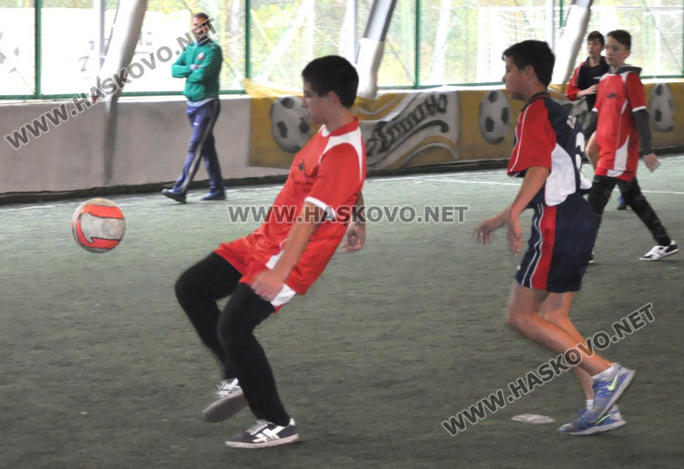 Футболистите на ПМГ и „Кирил и Методий“ дадоха старт на ученическите игри