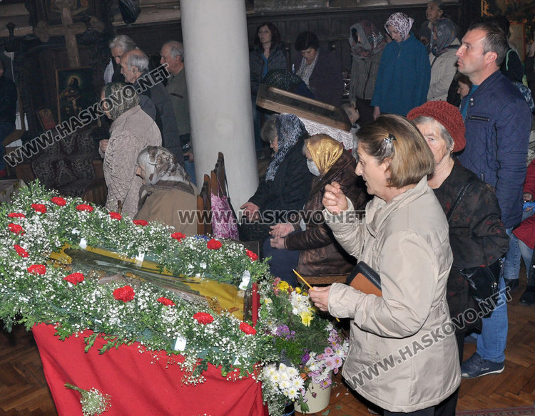 Хасковлии склониха глава пред иконата на Архангел Михаил на храмовия празник