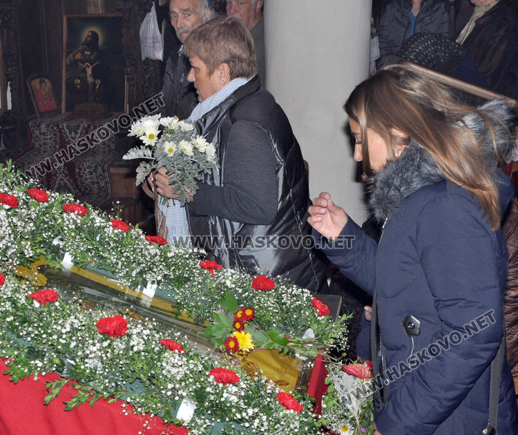 Хасковлии склониха глава пред иконата на Архангел Михаил на храмовия празник