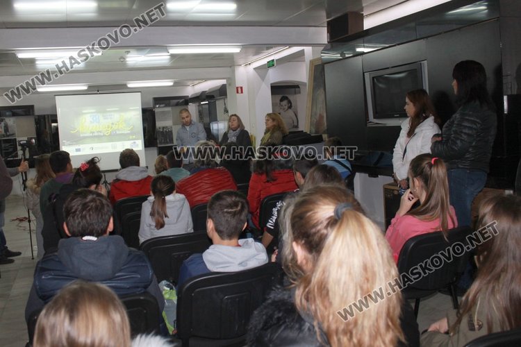 Първата прожекция бе на полския документален филм „Кралицата на тишината“