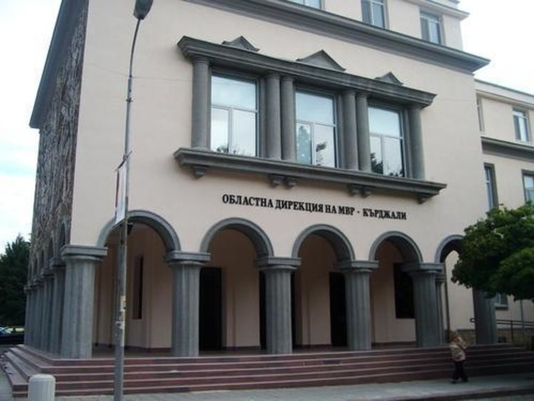 Министърът на вътрешните работи награди шестима полицаи от РУ-Крумовград  за професионалния им празник