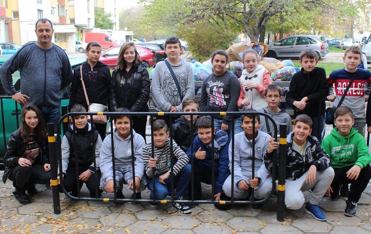 Алековци се включиха в кампания за събиране на капачки