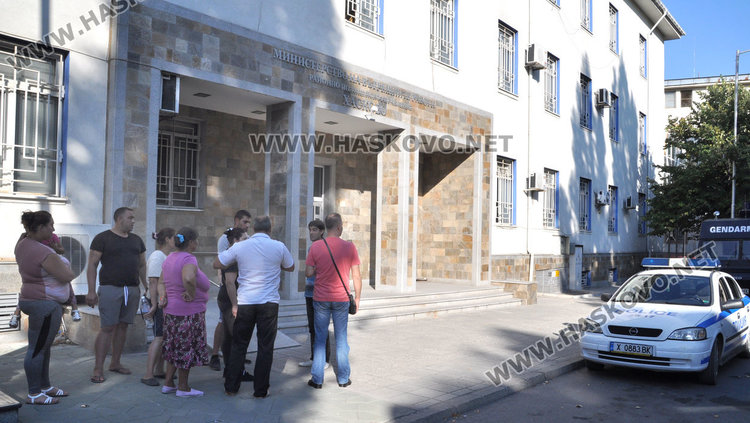 6 месеца условно за побой над полицай в Районното