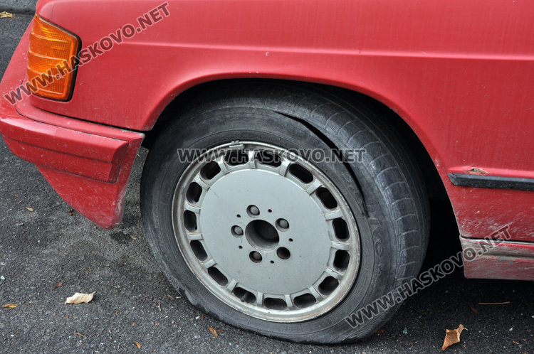 Варварски потрошиха Мерцедес в Хасково тази нощ